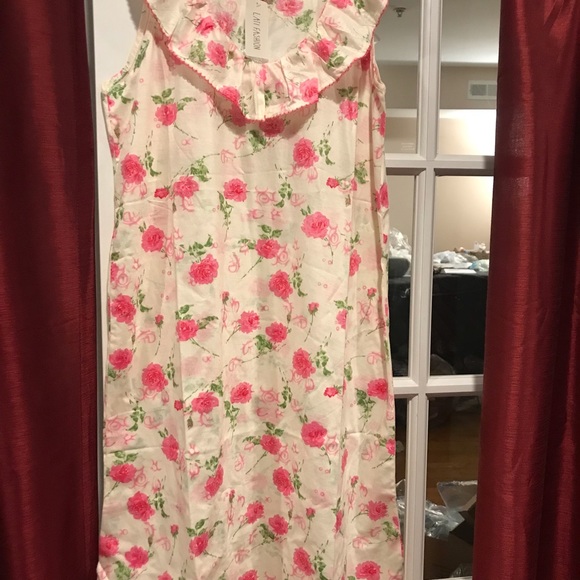Lati Fashion nightgown - Picture 1 of 3